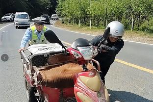 霍伊伦本场比赛数据：1射门0射正0过人成功，评分6.5