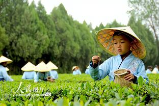 Càng già càng dẻo dai! James, Durant, Conley, 3 điểm trong mùa giải này.